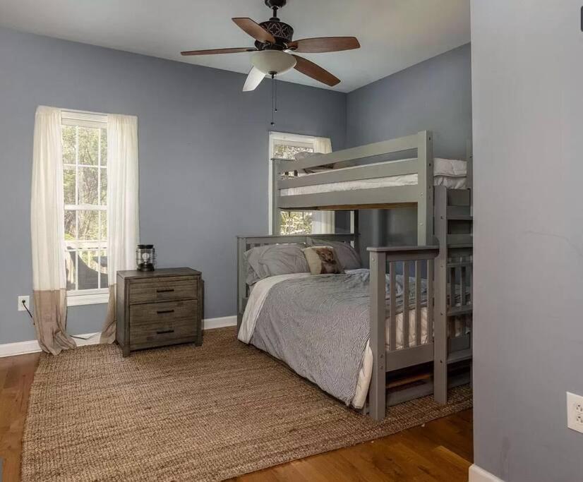 Cozy W/ Indoor Fireplace & Tranquil Views Luray