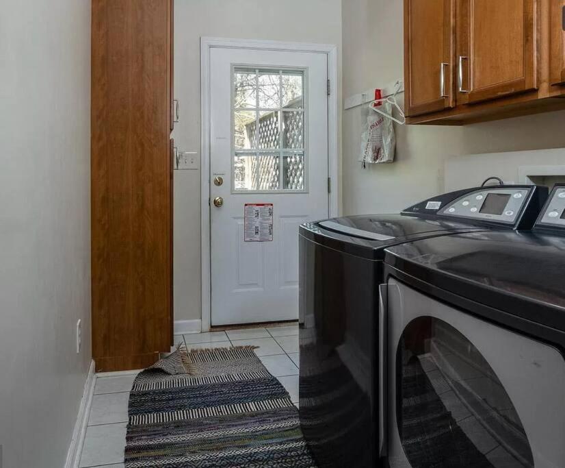 Cozy W/ Indoor Fireplace & Tranquil Views Holiday home *