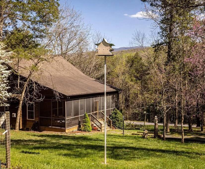 Cozy W/ Indoor Fireplace & Tranquil Views Holiday home *