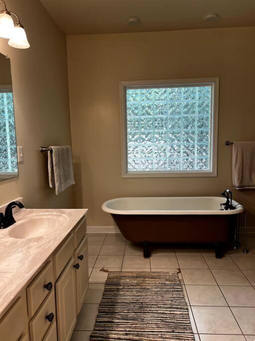 Holiday home Cozy W/ Indoor Fireplace & Tranquil Views *