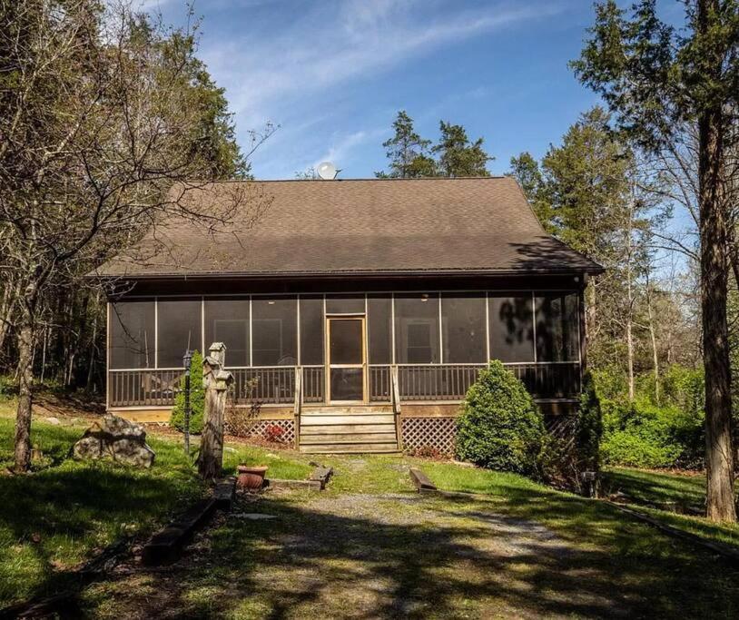 Cozy W/ Indoor Fireplace & Tranquil Views * Luray